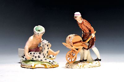Zwei Porzellanfiguren 18./19. Jh., a. Essigverkäufer, nach Meissener Vorbild, 13.5 cm, b. Allegorie auf den Winter, Wiener Bindenschild, 84 und ...