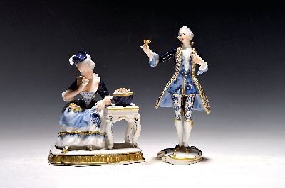Zwei Porzellanfiguren, Thüringen, 20. Jh., Kavalier, Älteste Volkstedt, H. ca. 18 cm, Unterweissbach, Allegorie auf den Geruch, bemalt, ...
