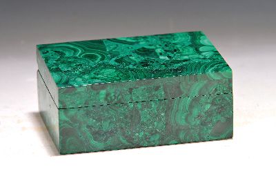 Deckeldose aus Malachit, neuzeitlich, ca. 5x15.5x10.5cm, Wandstärke ca. 0.5cm