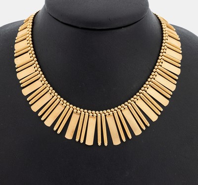 18 kt Gold Collier, Italien 1960er Jahre, GG 750/000, Stäbchen in versch. Formen, verlaufend, part. pol. und strukt., L. ca. 42 cm, Kastenschloss ...