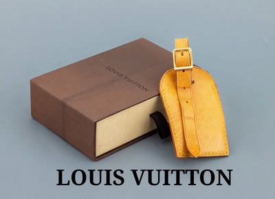 LOUIS VUITTON Taschenanhänger, beigefarb. Vachetta-Leder, gelbe Kontrastnaht, verstellbarer Lederriemen mit Messingschließe,altersbed. ...