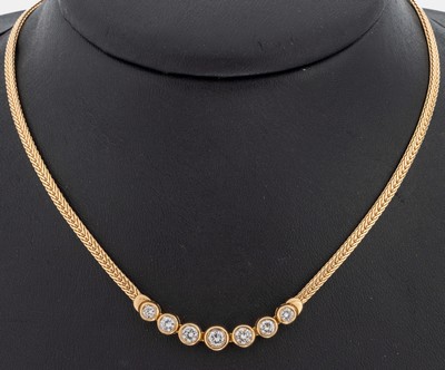14 kt Gold Brillant-Collier, GG 585/000, Mittelteil mit 7 Brillanten im Verlauf zus. ca. 1.00 ct Weiß/vs-si, L. ca. 42 cm, Kastenschloss mit ...