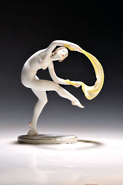Porzellanfigur, Herend, 20. Jh., Tänzerin mit Tuch, bemalt, ca. 23x19 cm