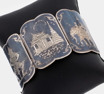 Niello-Armband, 925er Silber, Siam, 6 Glieder mit geschweiftem Rand, Niello part. besch., typ. thailändische Motive, L. ca. 18 cm, Kastenschloss, ...