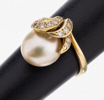 14 kt Gold Perl-Diamant-Ring, GG 585/000, unrunde cremefarb. Zuchtperle, 14 8/8- Diamanten zus. ca. 0.20 ct Weiß/si, RW 51, ca. 4.3 g