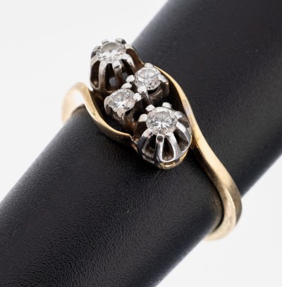 14 kt Gold Brillant-Ring, GG/WG 585/000, 4 in WG gefasste Brillanten zus. ca. 0.22 ct Weiß/si, 1 Stein besch., RW 51, ca. 2.7 g