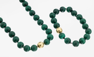 14 kt Gold Malachit-Schmuckset, GG 585/000,best. aus: 1 Collier, L. ca. 47 cm und 1 Armband, L. ca. 22 cm, Malachitkugeln, D. ca. 11.9 mm, ...