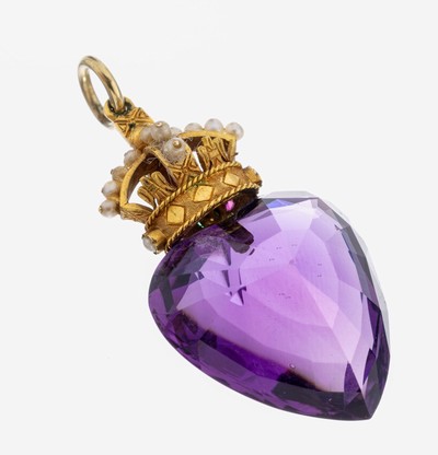 14 kt Gold Amethyst-Perl-Farbstein-Anhänger, um 1900, GG 585/000, facett. Amethystherz ca. 10 ct, stil. Krone, GG, kl. Perlen, 2 rundfacett. Rubine ...
