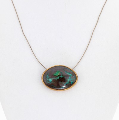18 kt Gold und Silber Opal-Anhänger, GG 750/000 und Silber gepr., Boulderopal ca. 12 ct, an Halsreif, L. ca. 44 cm, Steckschließe
