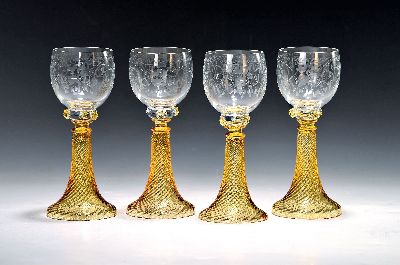 12 Weingläser, Theresienthal, um 1900, bernsteinfarbener gerillter Fuß, Kuppa aus farblosem geschliffenem Glas, H. je ca. 18.5cm