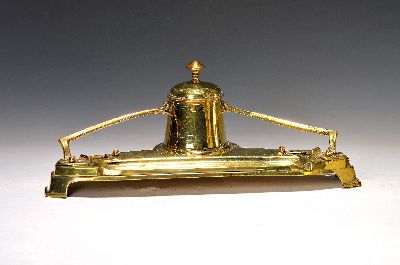 Jugendstil Tintenfaß, wohl Frankreich, um 1900, Messing poliert, mit Federablage, ohne Glaseinsatz, ca. 12x32x15cm