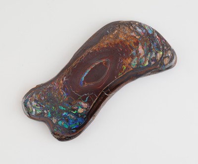 Loser Boulderopal, ca. 140.2 ct, abstrakte Form, schönes Farbspiel