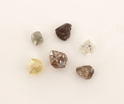 Lot 6 lose Rohdiamanten, zus. ca. 8.19 ct, versch. Größen und Formen