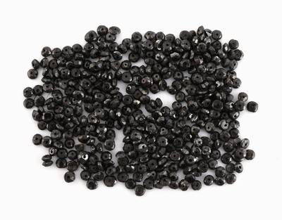 Lot lose schwarze Diamanten, zus. ca. 16.66 ct, facett. und mit Lochbohrung