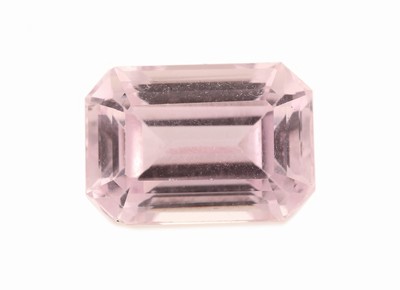 Loser Kunzit, 13.12 ct, Treppenschliff, ca. 15.75 x 11.02 x 8.92 mm, Expertise anbei