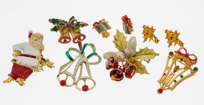 Konvolut Modeschmuck, USA 1950er-60er Jahre, best. aus: 1 Brosche, Weihnachtsmann, Hartlack in Weiß und Rot, bunte Strasssteine, 1 Paar Ohrclips, ...