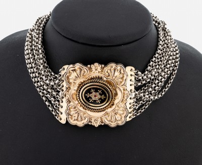 Trachtencollier, süddeutsch, um 1830-50, Silber gepr., 10 rhg., Mittelteil vergoldet, schwarz emailliertes Ornament, L. ca. 31 cm, Kastenschloss im ...