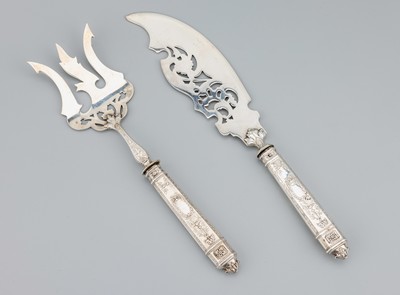 Fischvorlegebesteck, Frankreich um 1890-1900, 950er Silber, Messer und Gabel, Griffe mit klassizistischem Dekor, freie ...