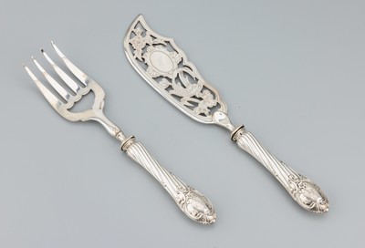 Fischvorlegebesteck, deutsch, 1888-1900, 800er Silber, gedrehte Griffe mit Rokoko -Dekor, Rocaillen, grav. Monogramm wohl IDM, Gebrauchsteile ...