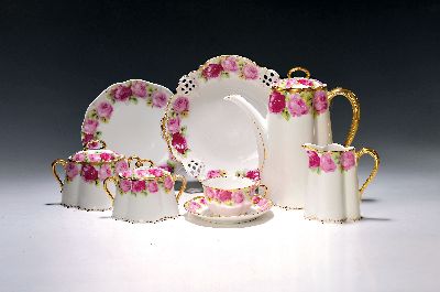 Kaffeeservice für 8 Personen, Rosenthal, Form Chrysantheme, Dekor Cäcilia, mit Goldstaffage, Kaffeekanne, 2 Zuckerdosen, Milchkännchen, 8 Tassen ...