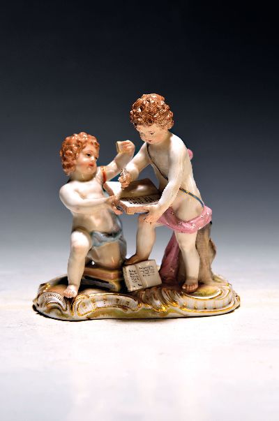 Porzellangruppe, Allegorie der Arithmetik, Meissen, Entw. Michel Victor Acier, Knaufzeit bzw. ausgehendes 19.Jh., Porzellan, Modellnr. C 36, farbig ...