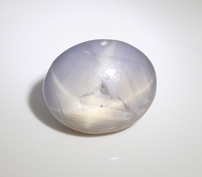 Loser Sternsaphir, 11.20 ct, oval, Fundort Sri Lanka, Maße 12.9 x 10.7 x 8 mm