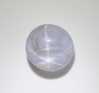 Loser Sternsaphir, 6.10 ct, rund, Fundort Sri Lanka, Maße 10.2 x 9.7 x 5.7 mm