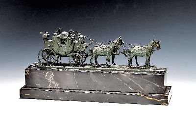 Vierspänner/Kutsche, Wiener Bronze, wohl Bergmann, Kutsche, bez. geschützt und num. 4472 und Austria, patiniert, auf rechteckigem Marmorsockel, ca. ...