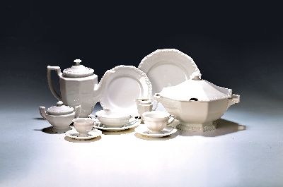 Umfangreiches Kaffee- und Tafelservice, Rosenthal, Maria, 20. Jh., Kaffeekanne, Zuckerdose, kl. Zuckerdose, Sahnekännchen, 11 Tassen mit ...