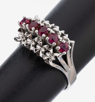 14 kt Gold Rubin-Ring, WG 585/000, Ringkopfin 2 Ebenen, mittig bes. mit 5 rundfacett. Rubinen, RW 59, ca. 4.3 g