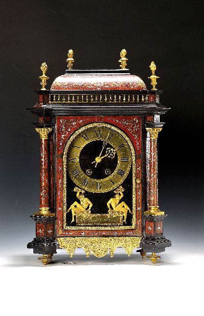Pendule sog. Religieuse, Frankreich um 1860/70, nach altem Vorbild im Stil Ludwig der XIV., architektonischer Aufbau mit vergoldeten Teilen, ...