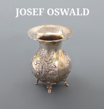 Ziervase, JOSEF OSWALD, Hanau, um 1900, 800er Silber, Rokoko-Stil, bauchige Grundform,reiches Dekor mit Rocaillen, Voluten, Blumen und Blättern, 2 ...