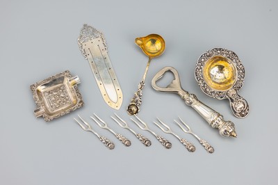 Konvolut div. Silberteile, 800er Silber, versch. Dekore, Zeiten und Hersteller, best. aus: 6 kl. Cocktailgabeln, L. ca. 6.5 cm, 1 Lesezeichen, L. ...