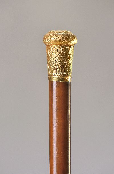 Flanierstock mit 18 kt. Goldknauf, Frankreich, Louis XV., um 1770, Knauf unleserlich gemarkt: Adlermarke und Meistermarke OR, Holzschuß l. besch., ...