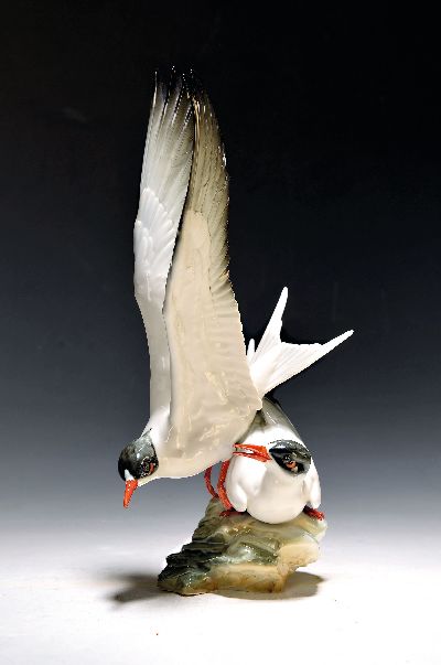 Porzellanfigur Möwenpaar, Hutschenreuther, Kunstabteilung, Entw. Gunther Granget, 1980/90er-Jahre, Porzellan, farbig staffiert, Künstlersignet, H. ...