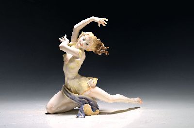 Porzellanfigur "Finale Tänzerin", Hutschenreuther, Entw. Karl Tutter, nach 1945 , Porzellan, farbig staffiert, Künstlersignet, H. 27cm