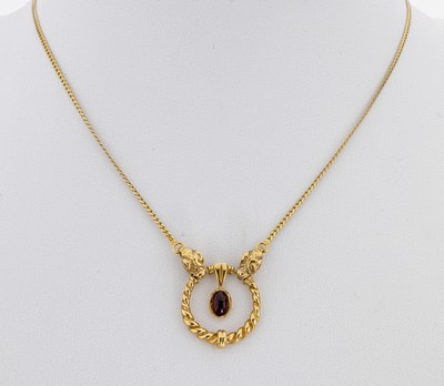 14 kt Gold Granat Collier, GG 585/000, kreisförm. Mittelteil gekordelt, ovaler Granatcabochon bewegl., L. ca. 40 cm, approx. 7.3 g, ...