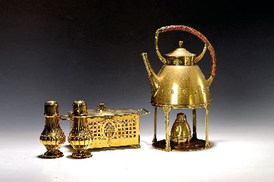 Deckeldose, Teekanne mit Stövchen und Brenner, um 1900, Jugendstil- Deckeldose, WMF, Glaseinsatz, l. verbogen bzw. verbeult, ca. 11.5 x 23 cm, ...