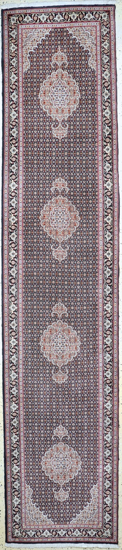 Täbriz fein(50 Raj), Persien, Ende 20.Jhd, Korkwolle mit Seide, ca. 385 x 82 cm, ca. 500.000 Kn/qm, EHZ: 1-2