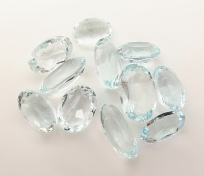 Lot 11 lose Aquamarine, zus. ca. 22.40 ct, ovalfacett. in versch. Größen und Farbnuancen