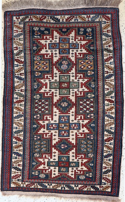 Antiker Schirwan-Kazak, Kaukasus, um 1900, Wolle auf Wolle, ca. 140 x 93 cm, EHZ: 2