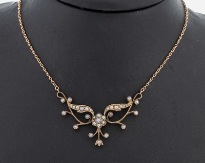 8 kt Gold Jugendstil Perl-Collier, um 1900, GG 333/000, florale Gestaltung, kl. Halbperlen in Weiß und Silber, Mittelteil beweglich gearbeitet, L. ...