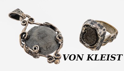 HEINRICH VON KLEIST Schmuckset, 925er und 835er Silber, best. aus: 1 Ring, RW 59, und 1 Anhänger, L. ca. 7 cm, jeweils mit Ammonit, ca. 56.2 g