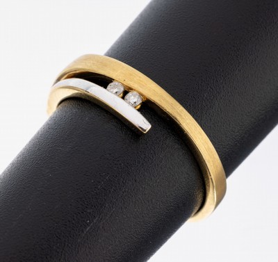 18 kt Gold Brillant-Ring, GG/WG 750/000, GGpart. sat., WG pol., 2 Brillanten zus. ca. 0.03 ct l.get.Weiß/p, RW 53, ca. 2.4 g