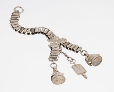 Biedermeier Chatelaine, um 1860, 10 oder 12Lot Silber, mehrgliedrige Kettenstruktur, Mittelplatte mit Blättern und Rocaillen, 3 bewegl. ...