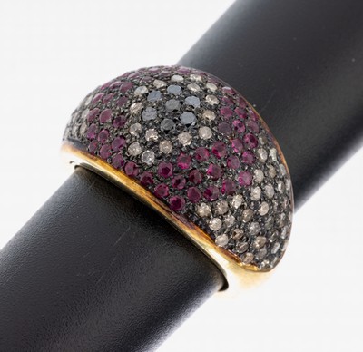 Rubin-Diamant-Ring, Silber teilvergoldet, 56 rundfacett. Rubine, 1 Stein besch., zus. ca. 1.30 ct, 94 8/8-Diamanten zus. ca. 1.20 ...