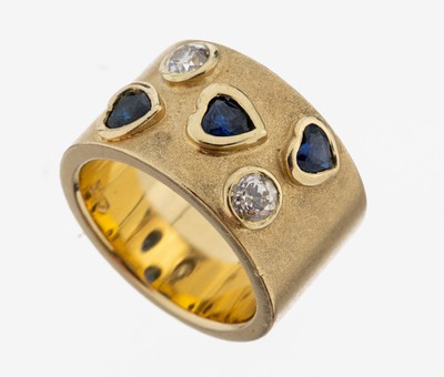 14 kt Gold Saphir-Diamant-Ring, GG 585/000,schwere qualitätvolle Verarbeitung, 3 facett. Saphir-Herze zus. ca. 0.85 ct, 2 Altschliff- diamanten ...