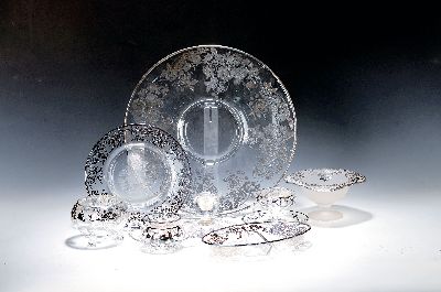 15-teiliges Dessert-Service, deutsch, um 1910-20, farbloses Glas mit silver-overlay (Feinsilberauflage), runde Tortenplatte 36cm, 6 Schälchen H. ...
