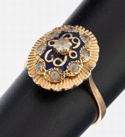 14 kt Gold Email-Diamant-Ring, GG 585/000, Rillendekor, blau emailliert, kl. Diamantrosen, RW 57.5, ca. 3.3 g, Reinigung notwendig