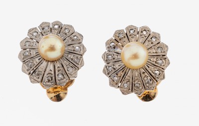 Paar 14 kt Gold Perl-Diamant-Ohrclips, 1940er Jahre, RoseG 585/000 und Silber, 2 cremefarb. Zuchtperlen, D. ca. 6.3 mm, 28 Diamantrosen zus. ca. ...